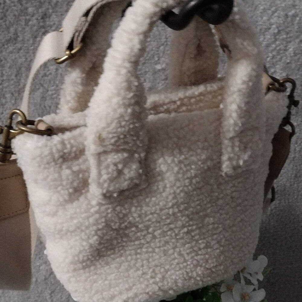 Universal Thread Sherpa Crossbody Mini Tote - Picture 3 of 8